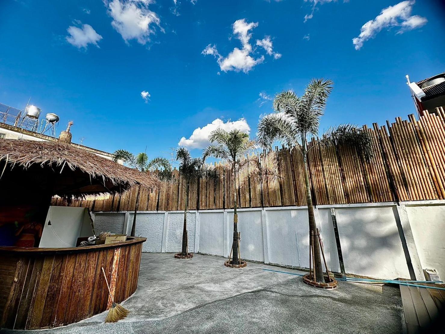 Hostel Revolution Chiang Mai - Old Town Exterior foto