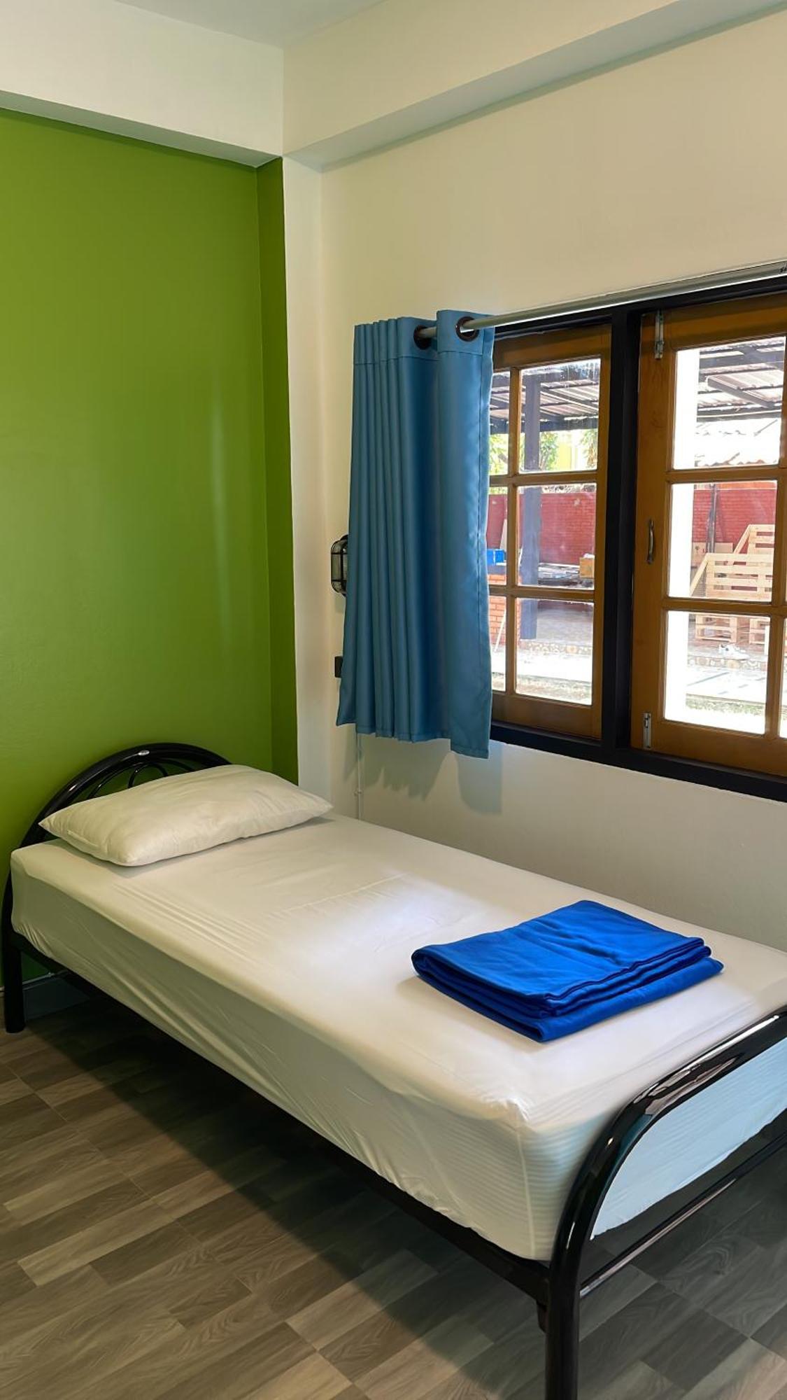 Hostel Revolution Chiang Mai - Old Town Exterior foto