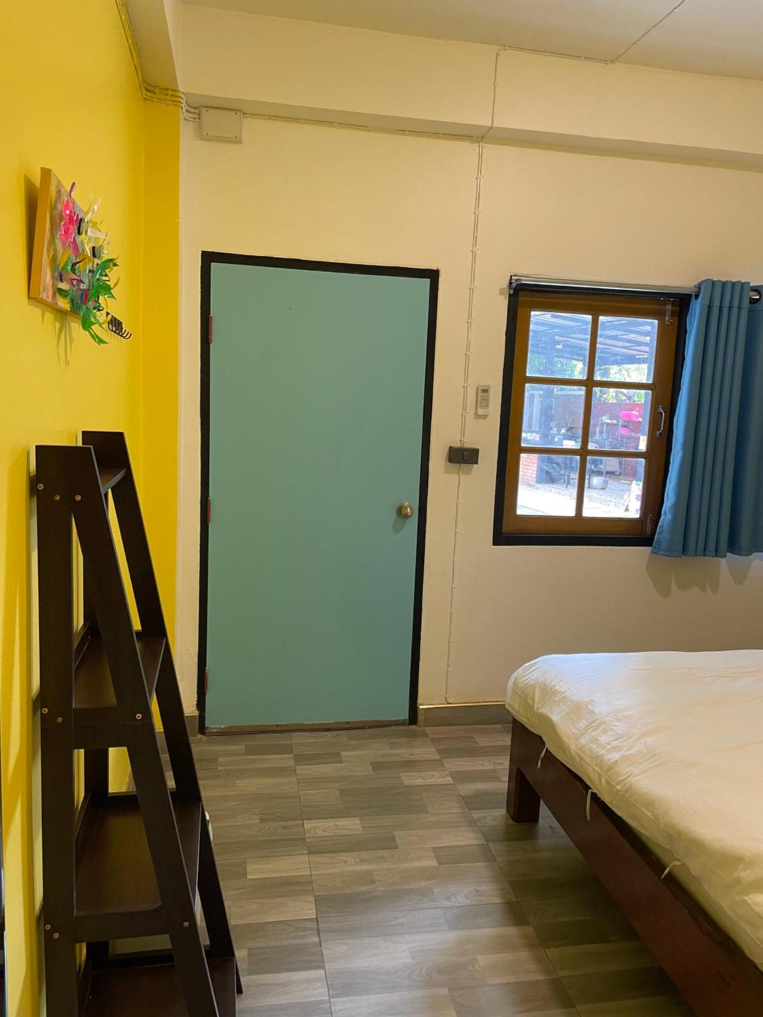 Hostel Revolution Chiang Mai - Old Town Exterior foto